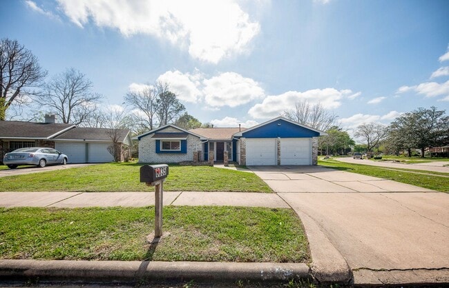Building Photo - Coming Soon! Southwest Houston 3 bed/2 bat... Rental