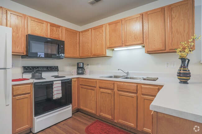2 BR, 2 BA - Kitchen - Forest Glen Apartments