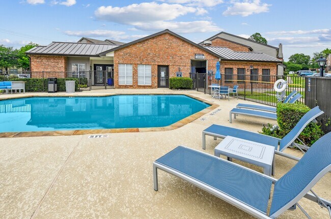 Photo - Oaks of Denton