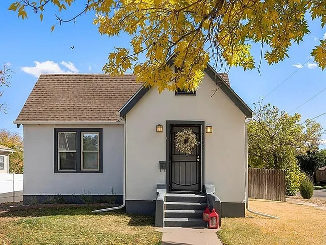 Building Photo - 2402 4th Ave