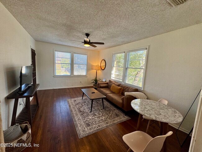 Photo - 2336 Herschel St