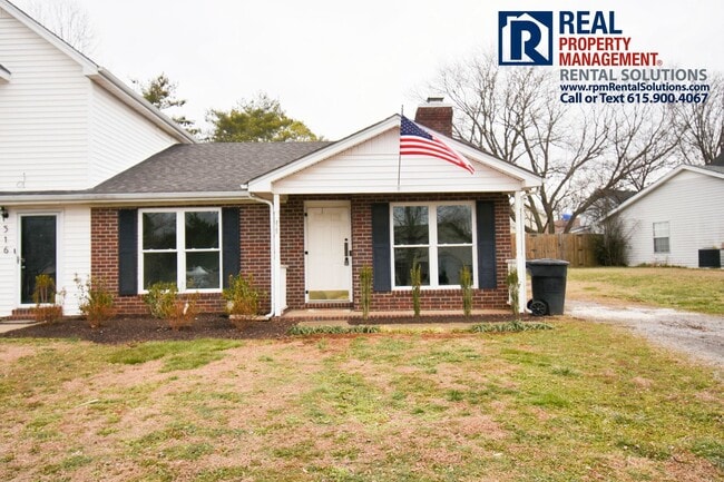 Building Photo - Adorable, updated 2BD 2BA duplex! Washer/dryer included and large fenced-in back yard!