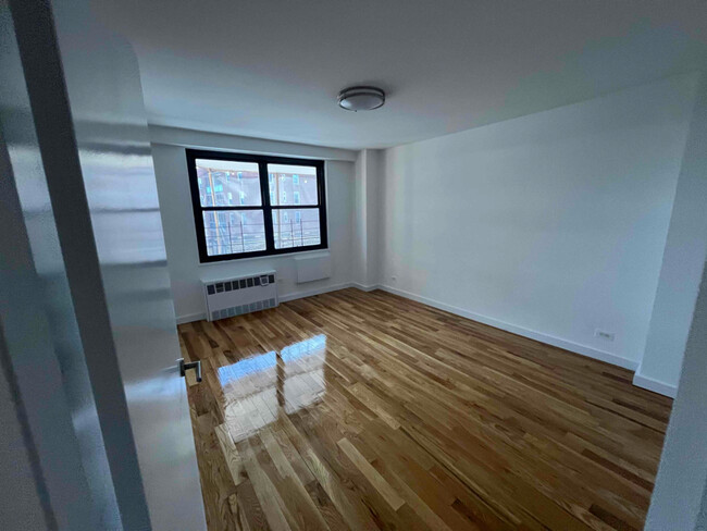 Building Photo - 62-60-62-99 99th St Rental