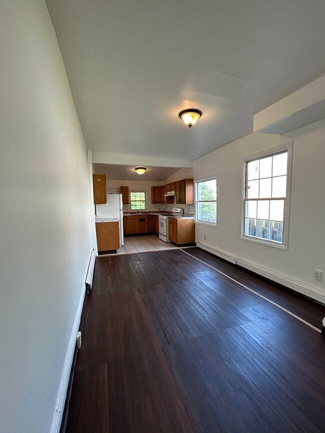 Photo - Nice 3 bedroom house big kitchen and Parking