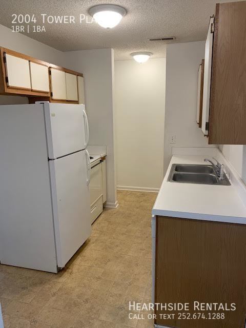 Photo - 2004 Tower Pl