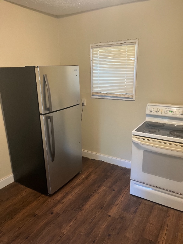 Photo - 215 Vandergriff St