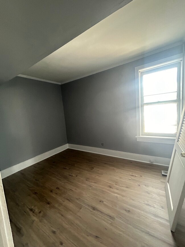 Building Photo - 252 3rd Ave Unit 1