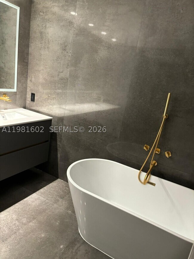 Photo - 19355 Turnberry Way Unit 5L