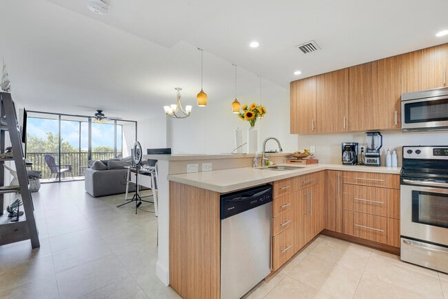 Photo - 14 Royal Palm Way Unit 5030
