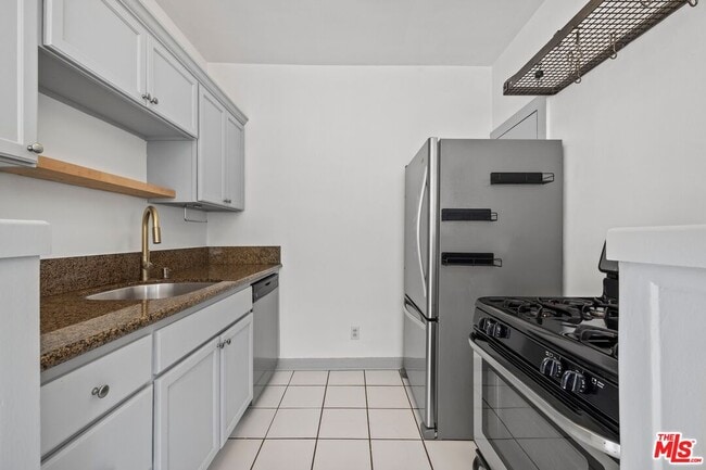 Photo - 153 Hollister Ave