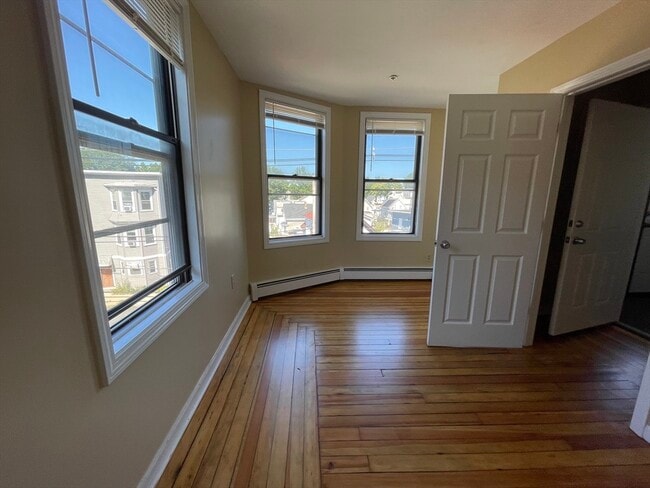 Photo - 290-292-292 Chestnut St Unit 3