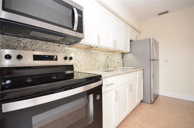 Photo - 2430 SW 16th St Unit 2430