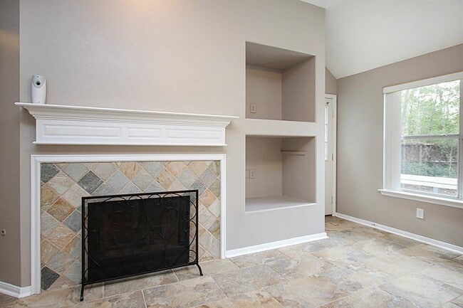 Photo - 155 Avonlea Ct