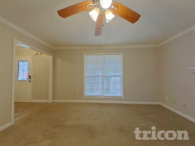 Photo - 1234 Shelton Way