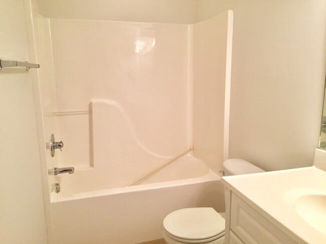 Photo - 4 Bedroom 3.5 Bath end unit- Available Aug...