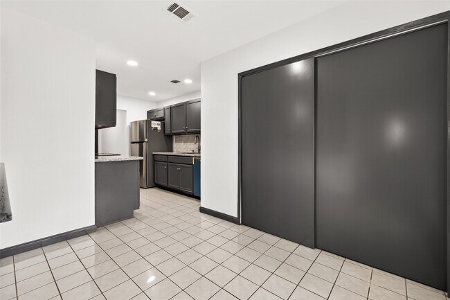 Photo - 6711 Vanlynn Ln