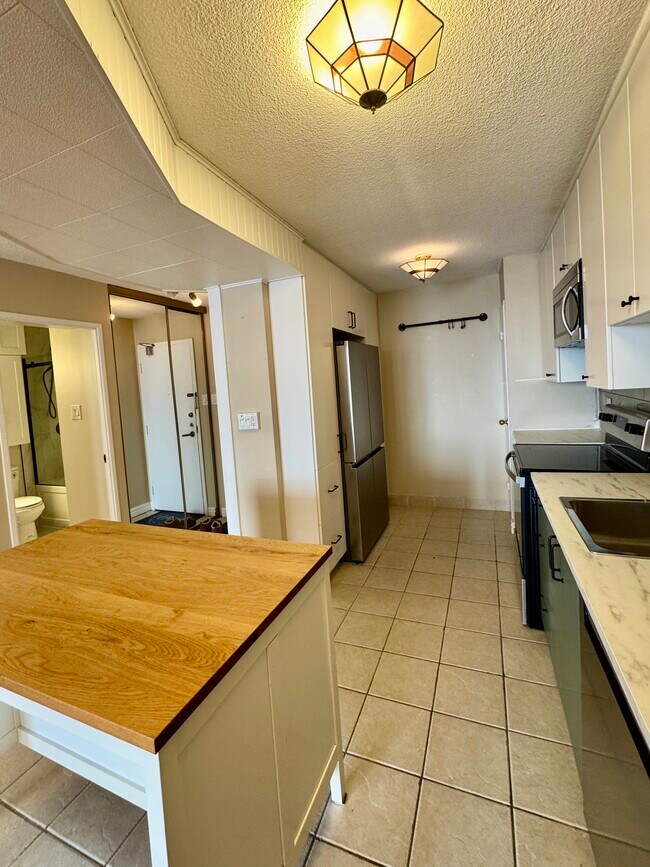 Building Photo - 1785 Frobisher Ln Unit 1009