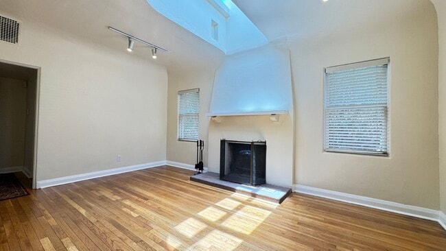 Photo - Central (3rd St and Country Club) - 2 bedroom, 2 bath house in historic Sam Hughes neighborhood w...