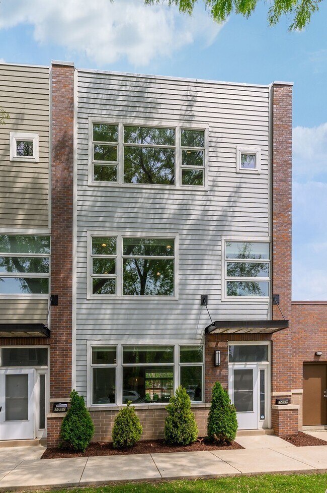 Photo - 1849 N St Louis Ave Townhome