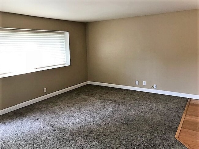 Photo - 3 Bedroom with Fenced Yard in Laguna Lake