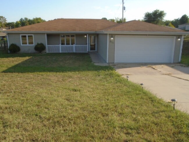 Photo - 211 William Dr House