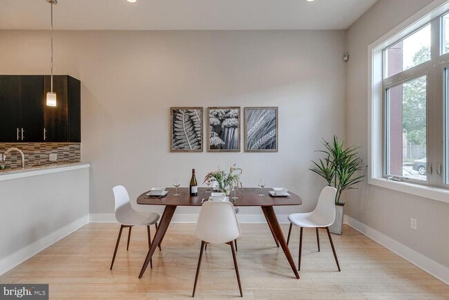 Photo - 877 N 5th St