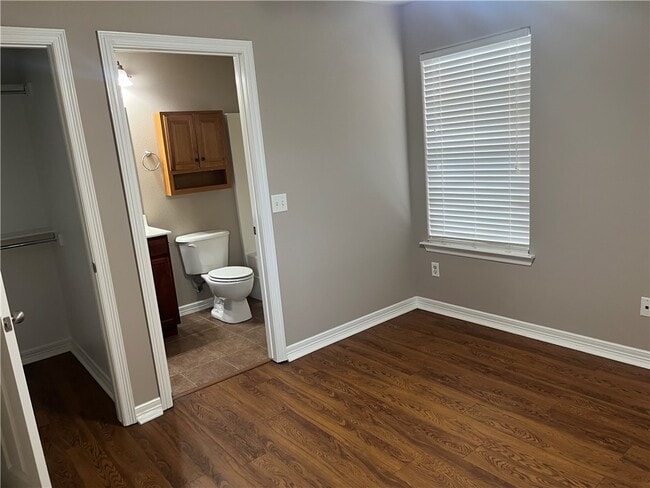 Photo - 903 W Post Rd