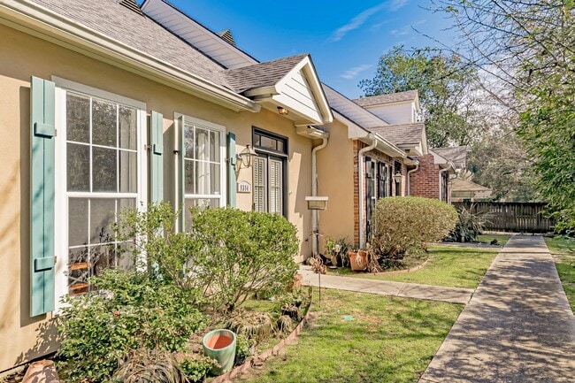 Photo - Fully Furnished 2 Bed / 2 Bath with Garage & Courtyard in Village St. George