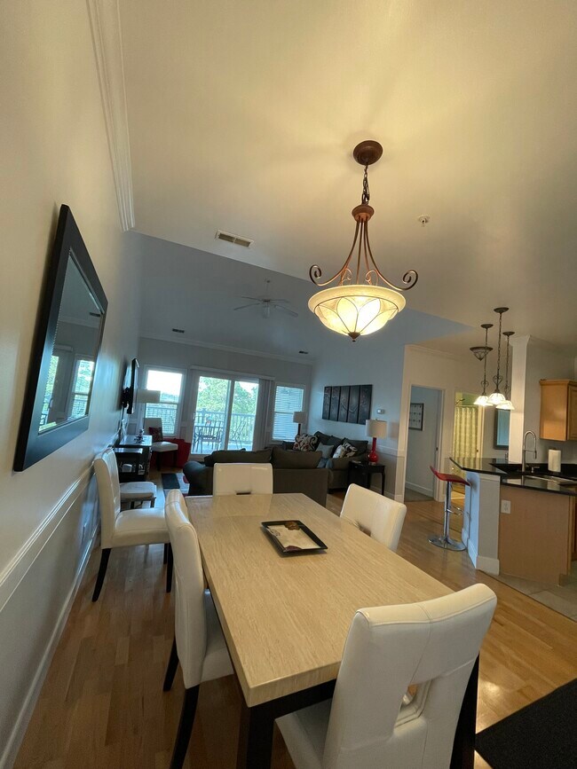 Photo - 1984 Folly Rd Unidad A-311