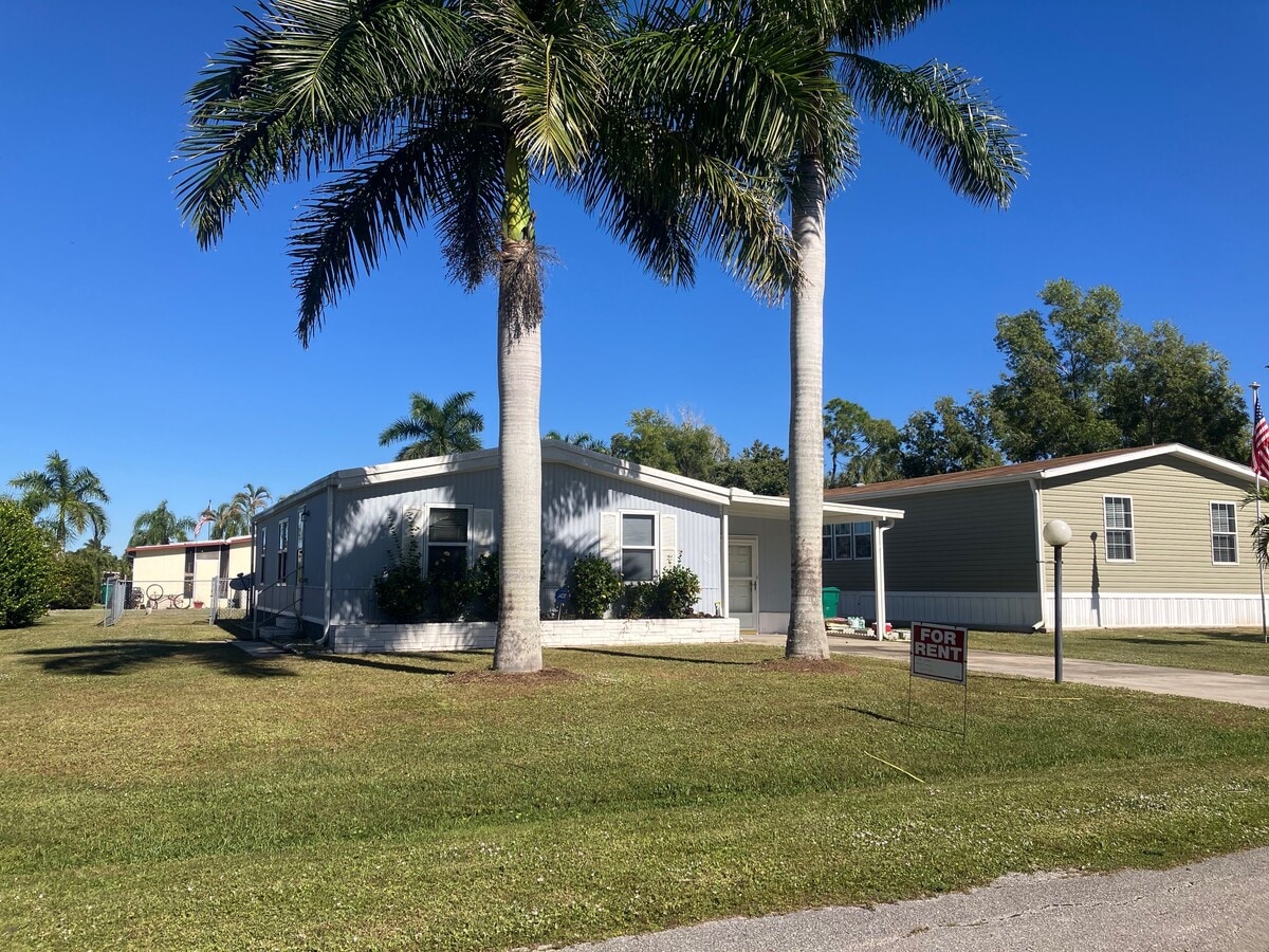 Photo - 111 Grassy Key Ln