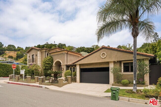 2108 San Ysidro Dr