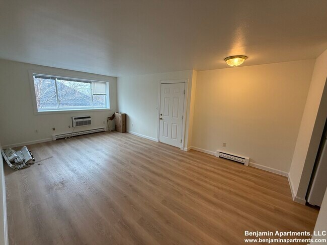 Building Photo - 18 Embassy Rd Unit 37