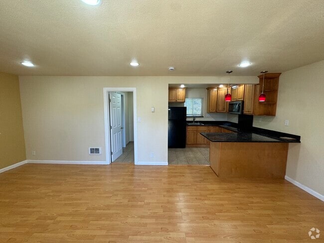 Building Photo - Fourth Circle Rental