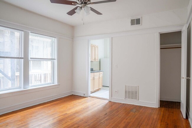 Photo - 1472 W Argyle St Unidad 1472-3R