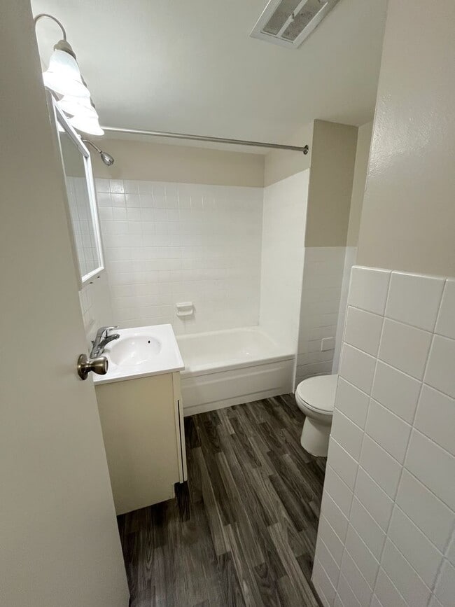 Photo - Lindenwood Apartments