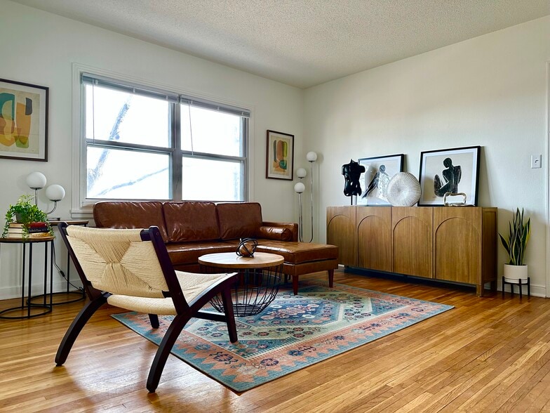2 bd living room