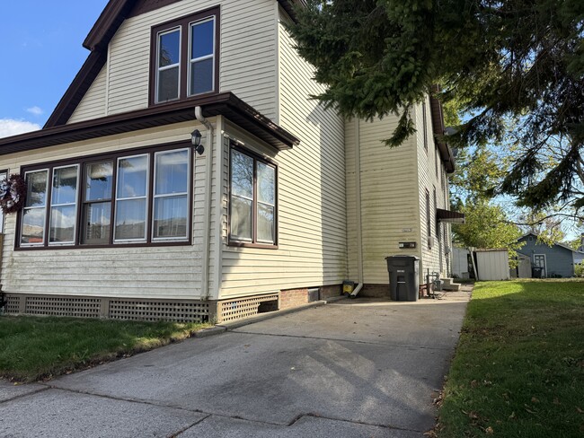 Building Photo - 1413 Jefferson Ave Unit 1415 Jefferson Ave