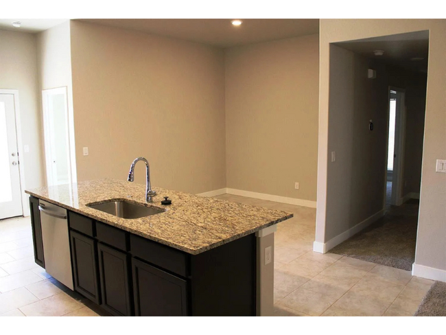 Photo - 3015 Valencia Ave