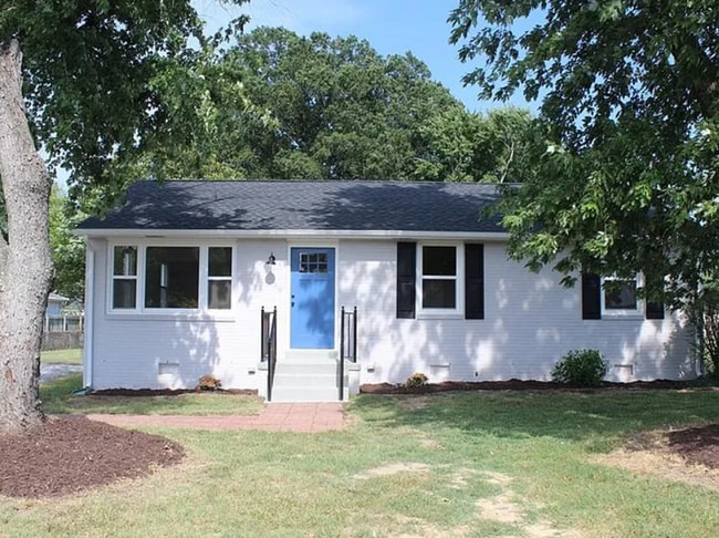 Building Photo - 7966 Kenmore Dr Rental