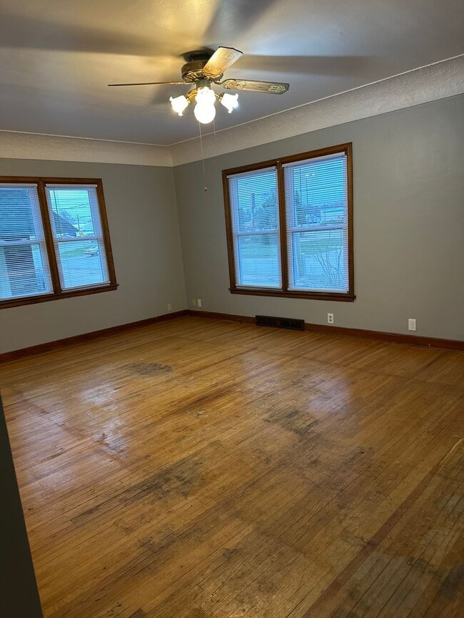 Photo - 415 La Porte Rd