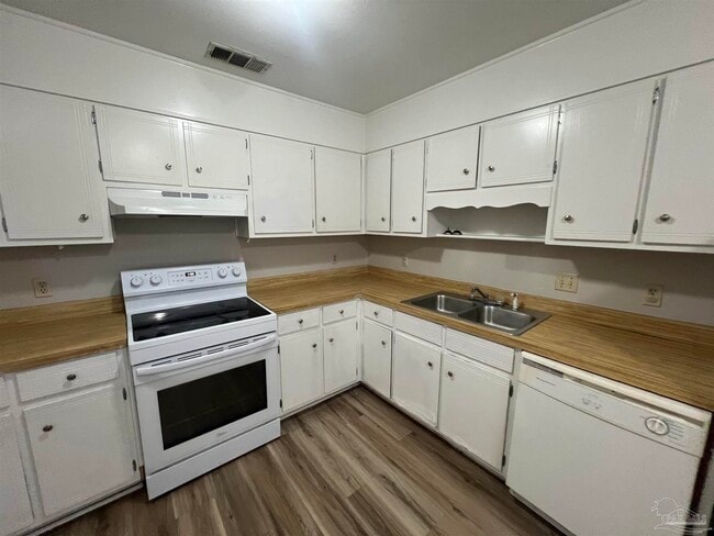 Photo - 1350 Fairchild St