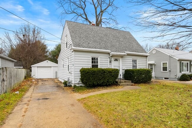 Photo - 423 Cornell Dr