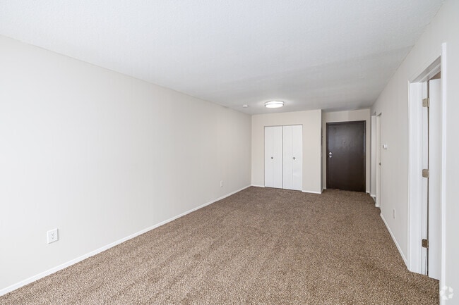 1BR, 1BA - 625SF - Living Room