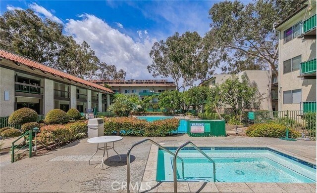 Photo - 5460 White Oak Ave