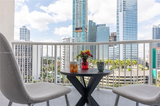Building Photo - 1420 Brickell Bay Dr Unit 1506D