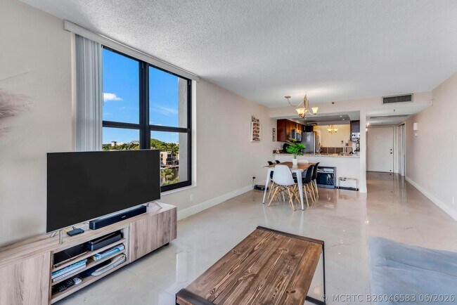 Photo - 22 Royal Palm Way Unit 606