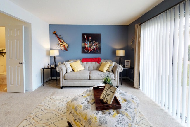 Devon Pointe Apartments and Townhomes