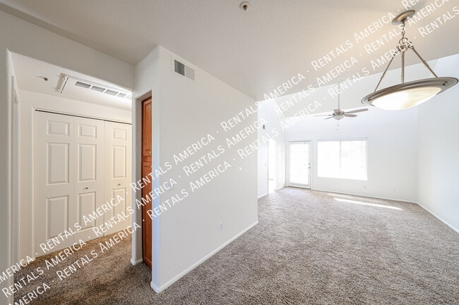 Photo - 7008 E Gold Dust Ave Unidad 205