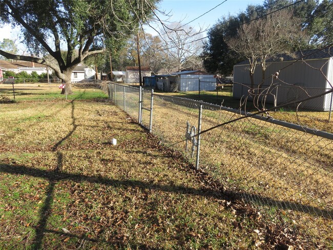 Photo - 1519 Tobola St