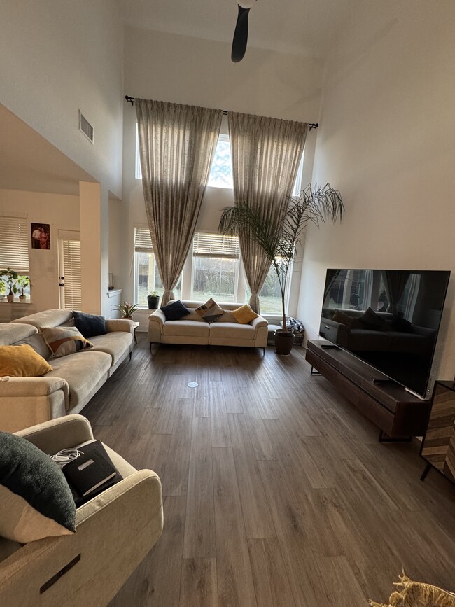 Photo - 920 Ray Berglund Blvd